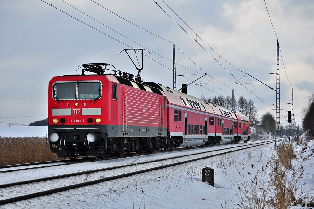 143 193 mit der S2 aus Gstrow am 11.12.2012 in Sildemow.