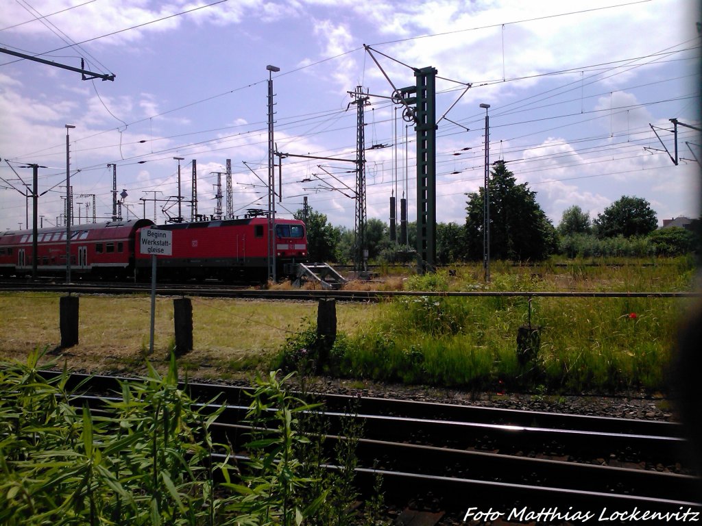 143 250 an der Ein- & Ausfahrt vom Rostocker BW am 22.6.13