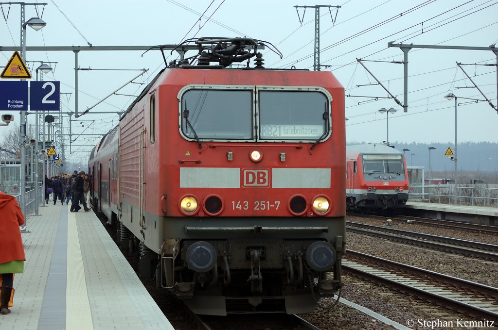 143 251-7 mit der RB21 (RB 18663) nach Potsdam Griebnitzsee in Golm. 18.02.2011