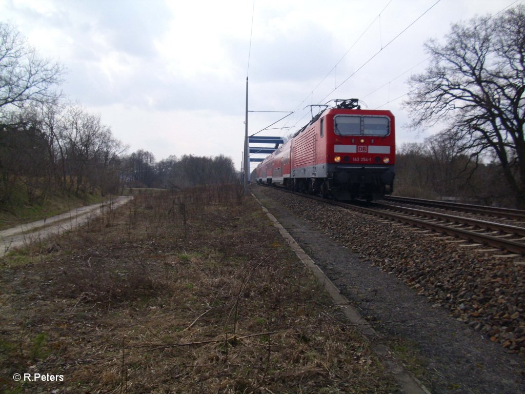 143 254-1 fhrt mit RE 18210 Frankfurt/Oder. 31.03.11