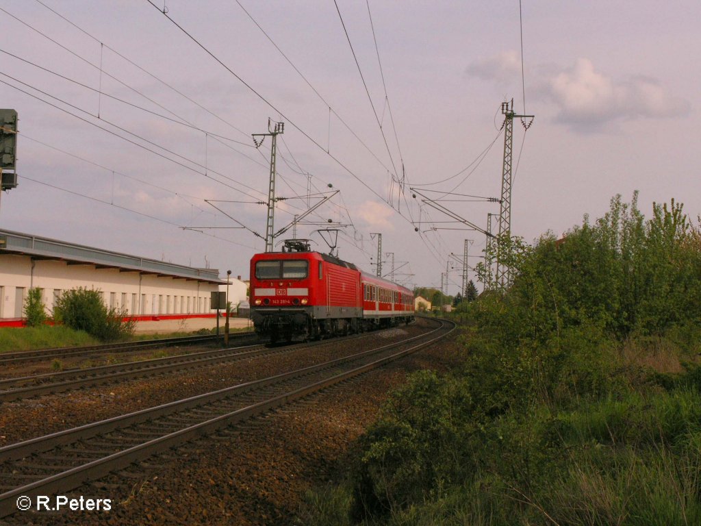 143 281-4 verlsst Obertraubling mit einer RB Regensburg. 03.05.08