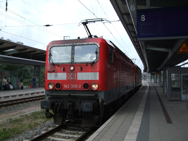 143 300-2+143 576-7 nochmal von Gleis 7 fotografiert(08.09.10)