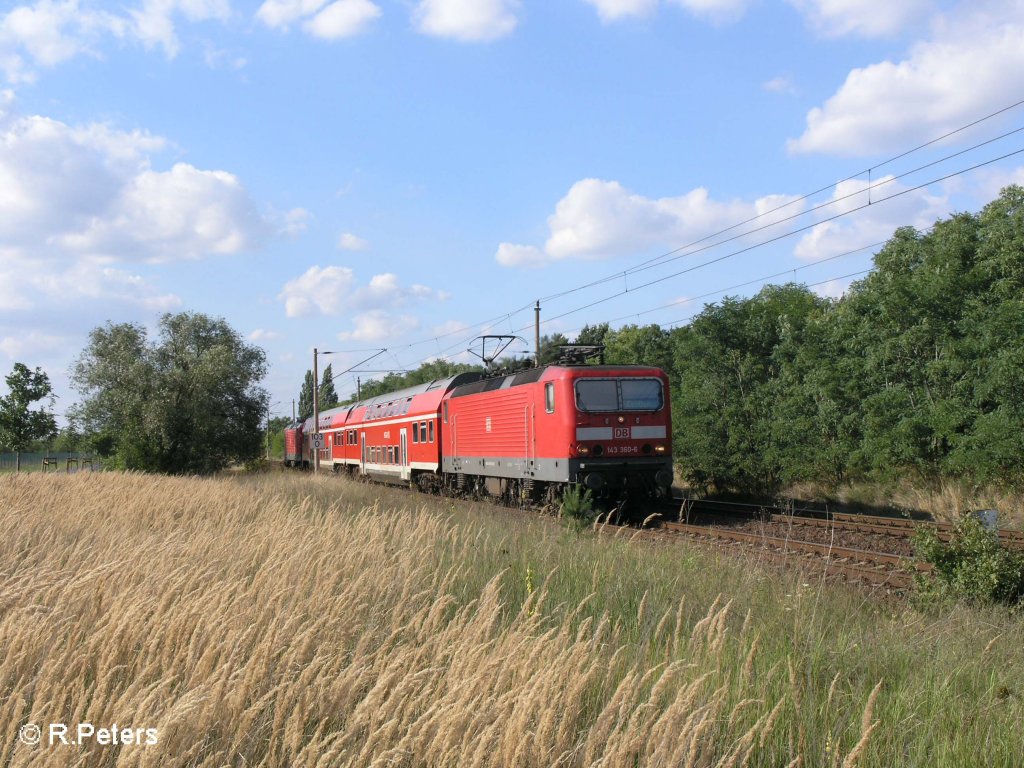 143 360-6 und 112 188 ziehen kurz vor Eisenhttenstadt den RB11 Cottbus. 21.08.08