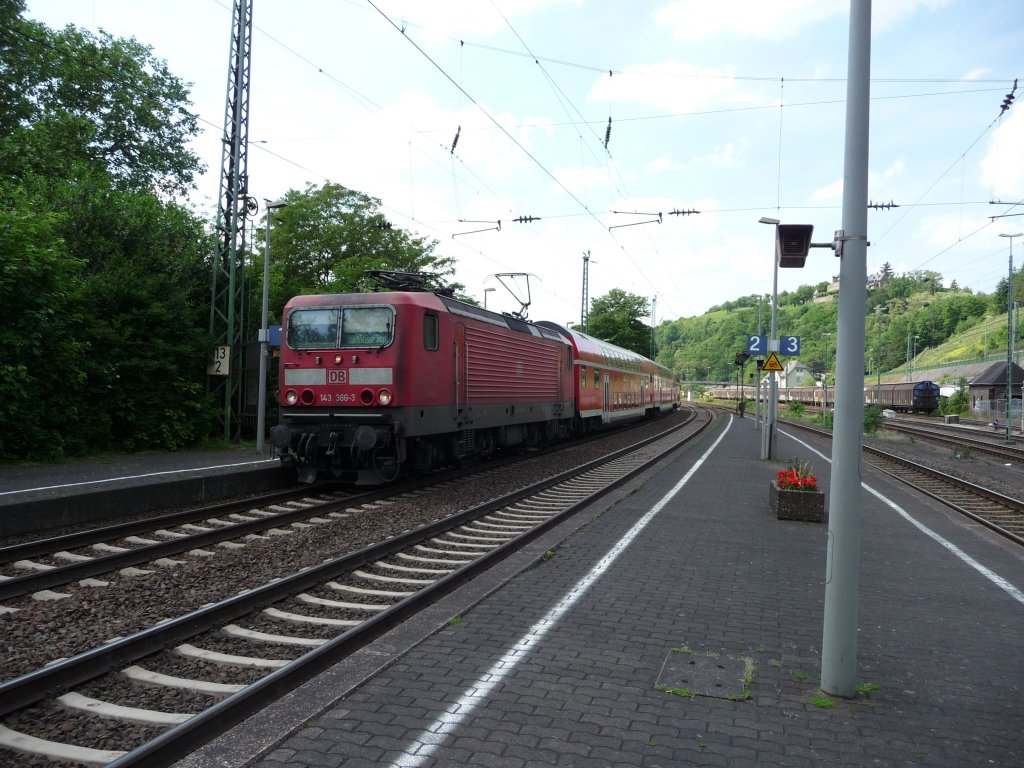 143 366 erreicht am 05.06.2010 den Bahnhof Linz (Rhein). RB27 -> Koblenz Hauptbahnhof