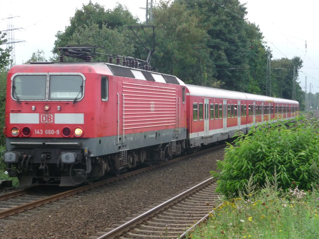 143 660 fhrt am 27.08.2010 in den Bahnhof Dsseldorf-Reisholz ein.
S6 -> Kln-Nippes