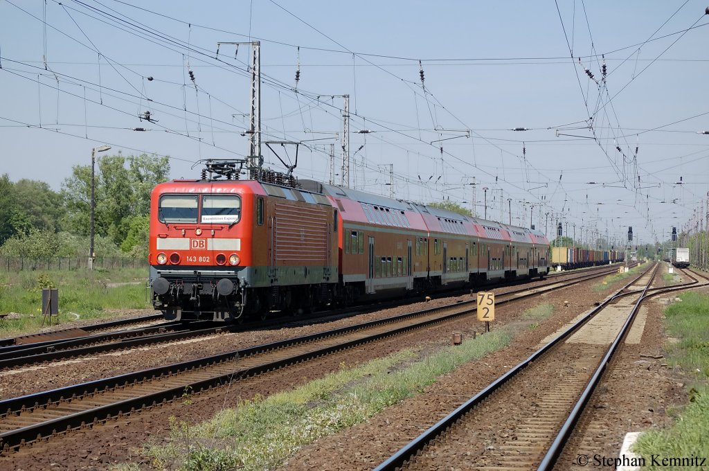 143 802 mit dem Baumblten-Express (RE 28956) nach Werder(Havel) in Priort. 07.05.2011