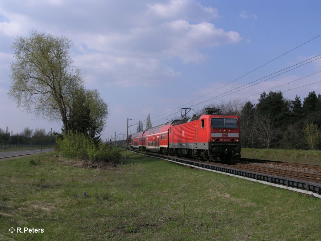 143 809-2 erreicht gleich Eisenhttenstadt als RE 18225 Cottbus 18.04.11
