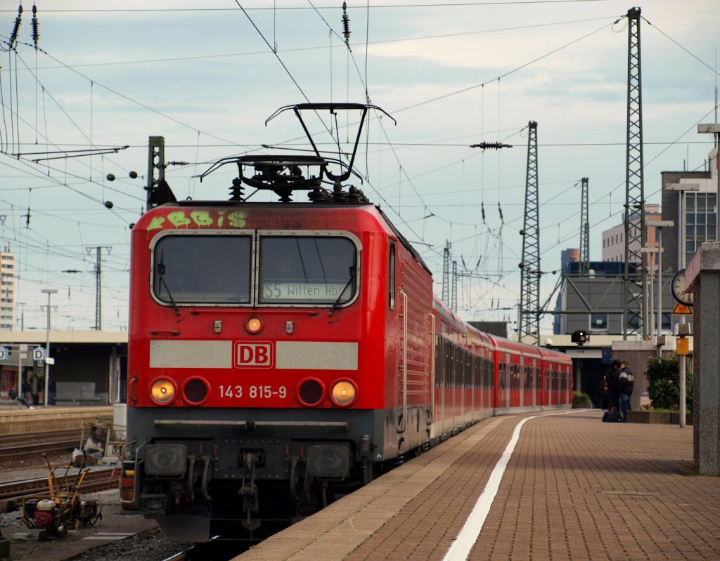 143 815-9 fuhr mit der S5 nach Wittich aus dem Dortmunder Hbf am 23.10.