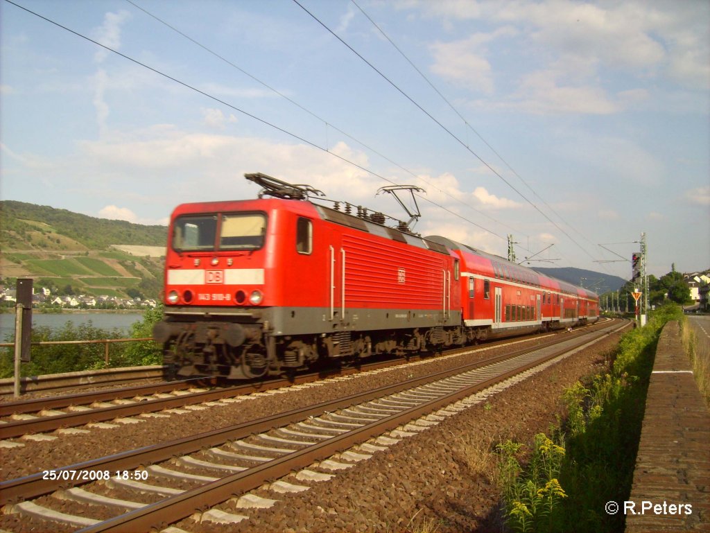 143 910-8 zieht bei rheindiebach den RE Koblenz. 25.07.08