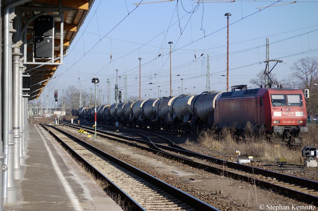 145 004-8 mit einem Kesselzug in Stendal. 26.02.2011