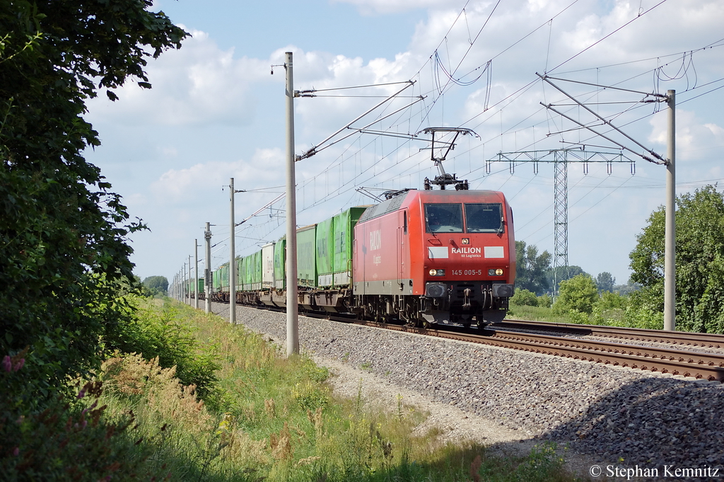 145 005-5 mit dem Hangartner in Vietznitz Richtung Paulinenaue unterwegs. 16.07.2011