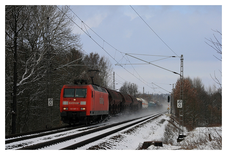 145 007 mit den EZ 52523 nach Zwickau aus Leipzig bei Mittweida 03. Juni 2013