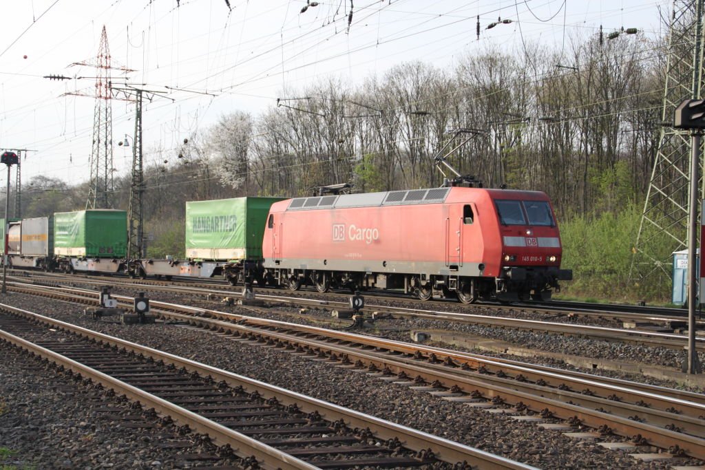 145 010-5 mit Hangartner-Zug in Gremberg am 16.04.10