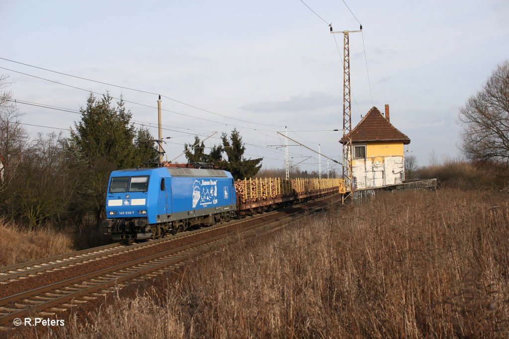 145 030-7 mit Holzzug bei Frankfurt/Oder Nuhnen. 22.02.12