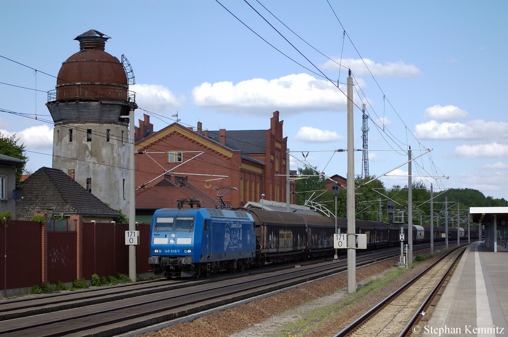 145 030-7 PRESS (145 085-7) mit Siins Ganzzug in Rathenow in Richtung Stendal unterwegs. 01.05.2011