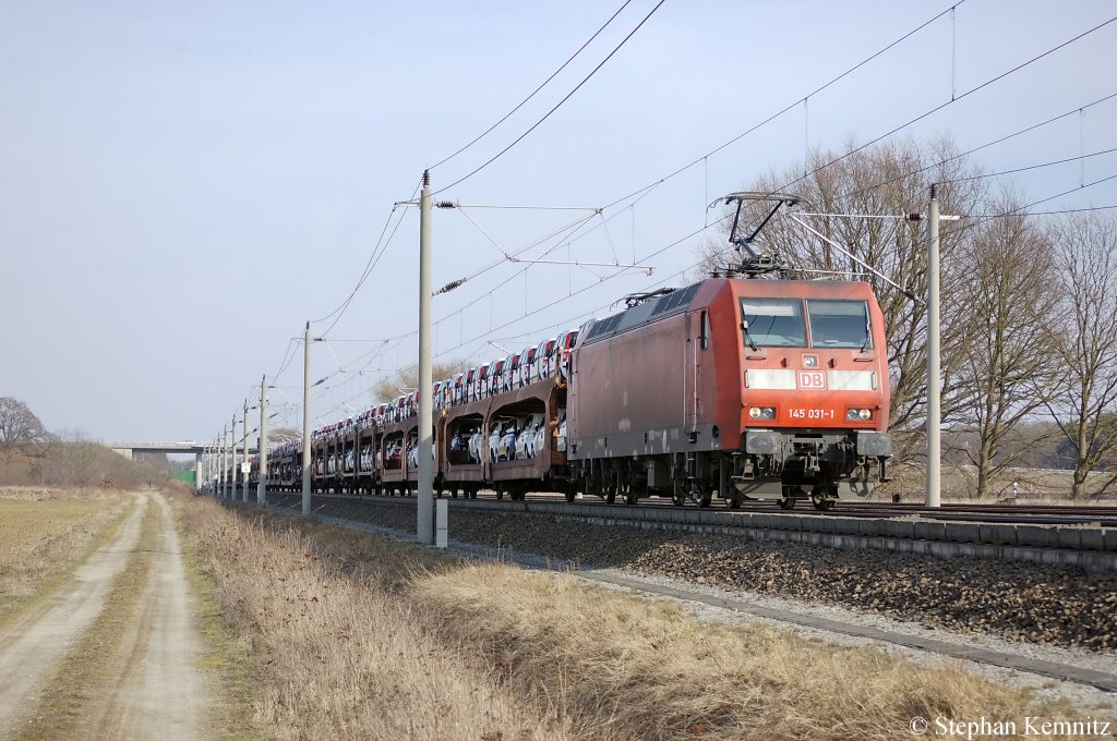 145 031-1 mit dem Fiat-Autozug zwischen Growudicke und Rathenow in Richtung Stendal unterwegs. 21.03.2011