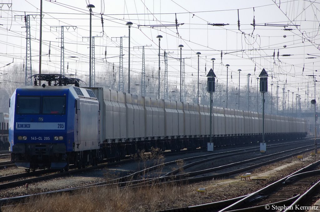 145-CL 205 (145 101-2) von der RBH Logistics GmbH mit einem leeren Hackschnitzelzug in Stendal. 22.02.2011 