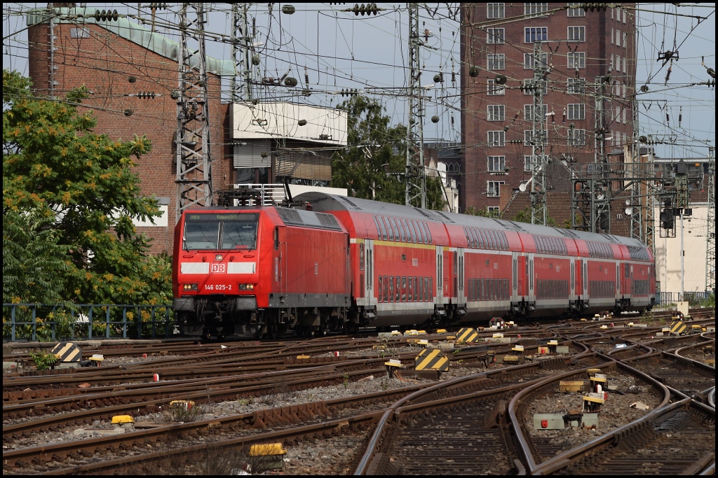 146 025 mit RE 5 nach Emmerich am 16.07.11 in Kln