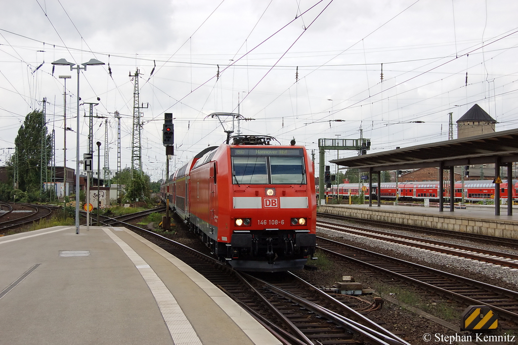 146 108-6 mit dem (RE 4421) von Bremen Hbf nach Hannover Hbf, wird am Gleis 3 in Bremen bereitgestellt. 13.09.2011