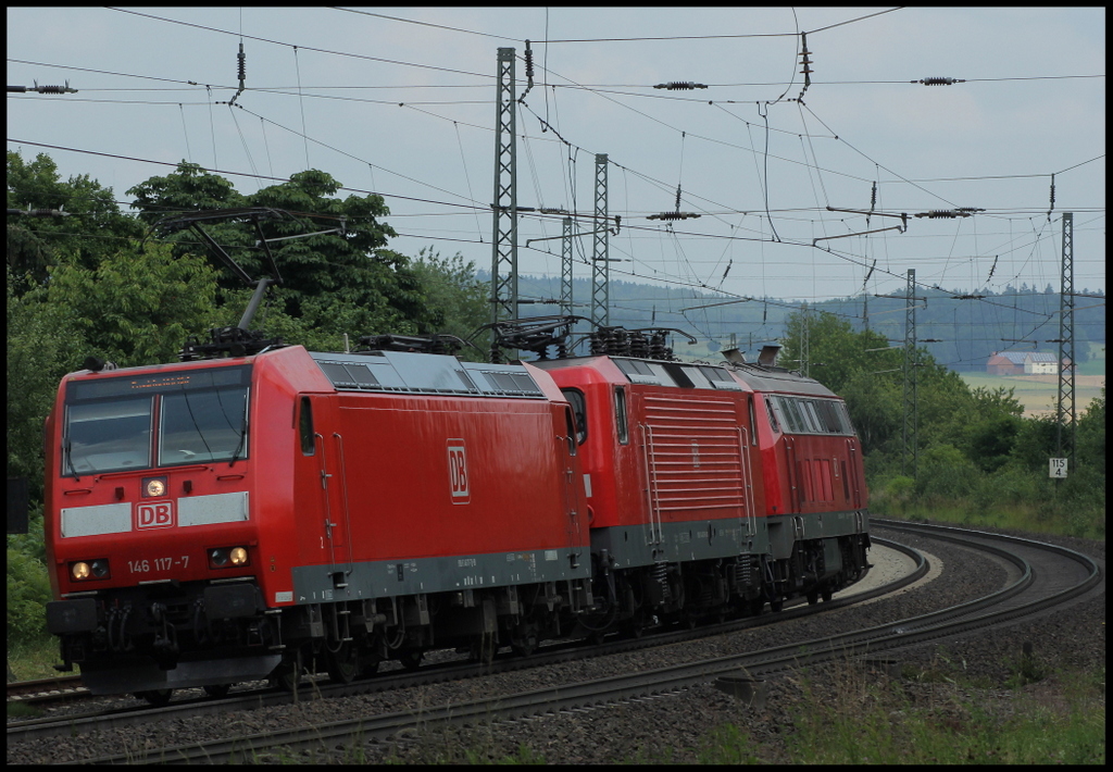 146 117 mit 114 007 und 218 446 im Schlepp am 06.07.13 in Gtzenhof