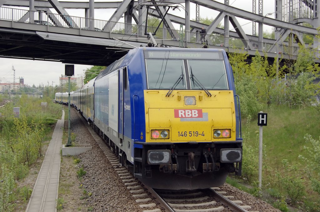 146 519-4 als X 80003 nach Warnemnde in Berlin-Gesundbrunnen. 04.05.2010