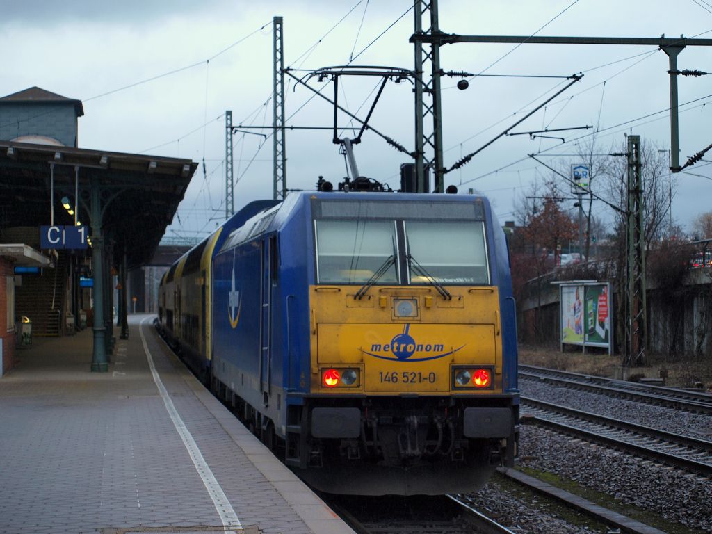 146 521-0 stand mit einem Leerpark im Hamburg-Harburger Bahnhof am 11.2.