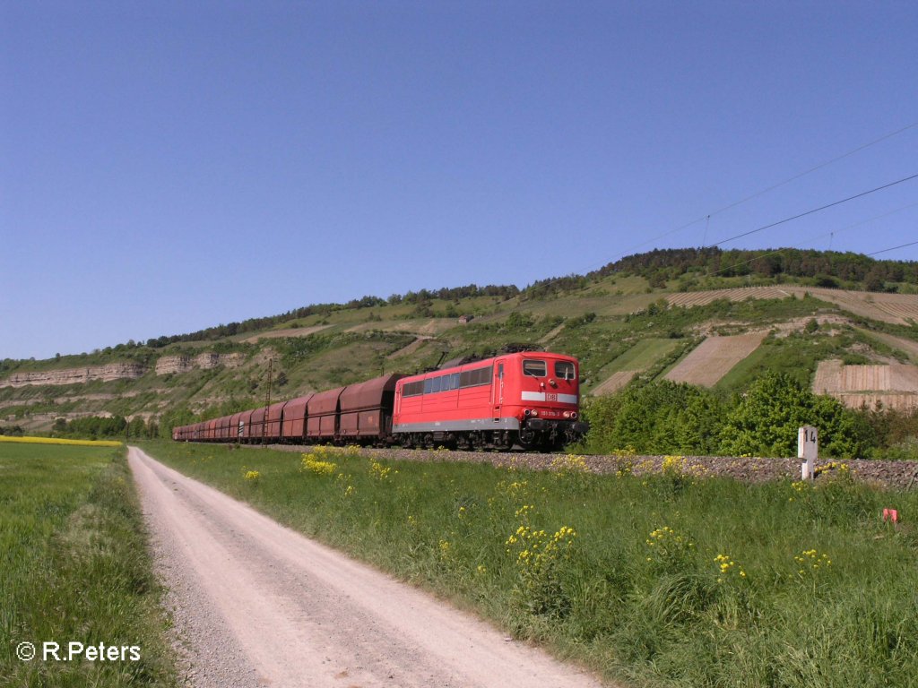 151 016-3 zieht bei Thngersheim ein Kohlezug. 10.05.08