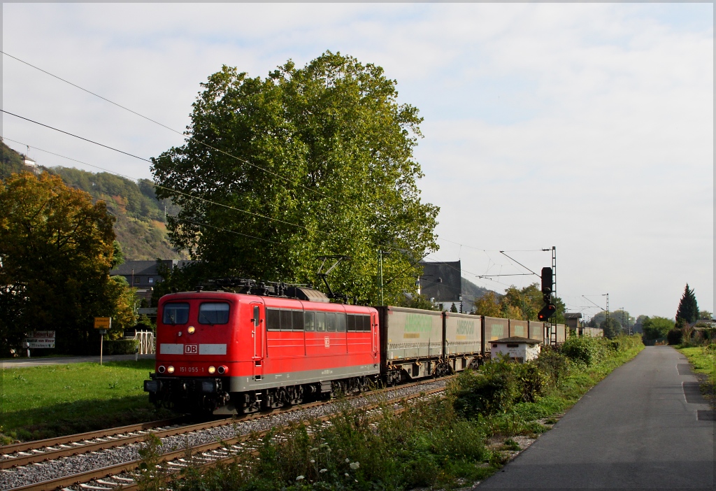 151 055 mit Ambrogio in Richtung Norden am 11.10.12 in Leutesdorf