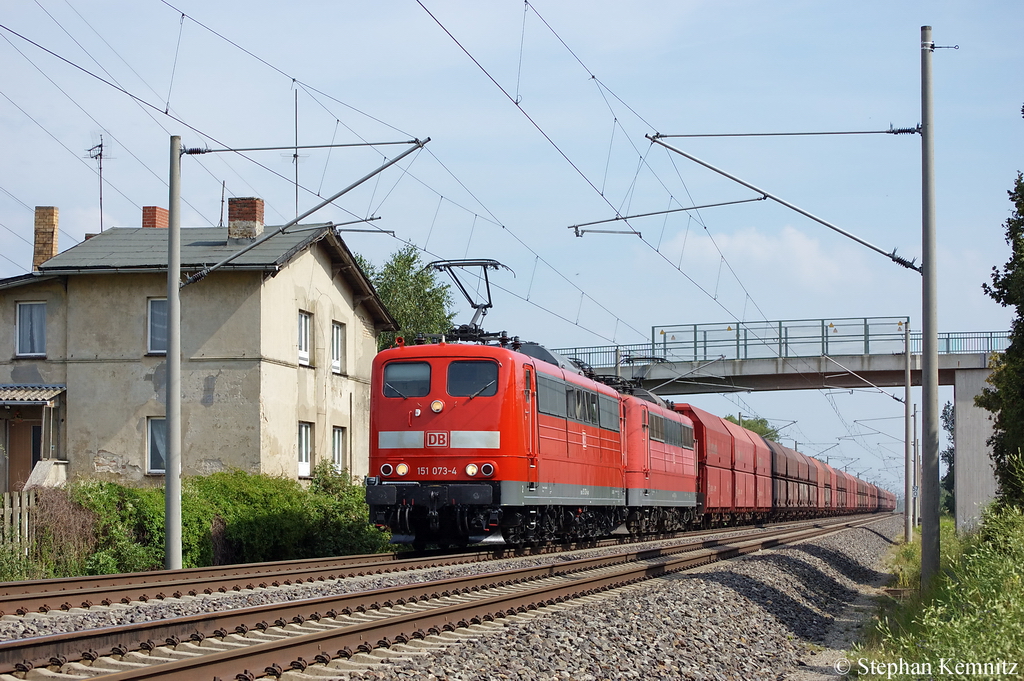 151 073-4 & 151 125-2 mit dem Erzpendler nach Hamburg in Vietznitz. 03.08.2011