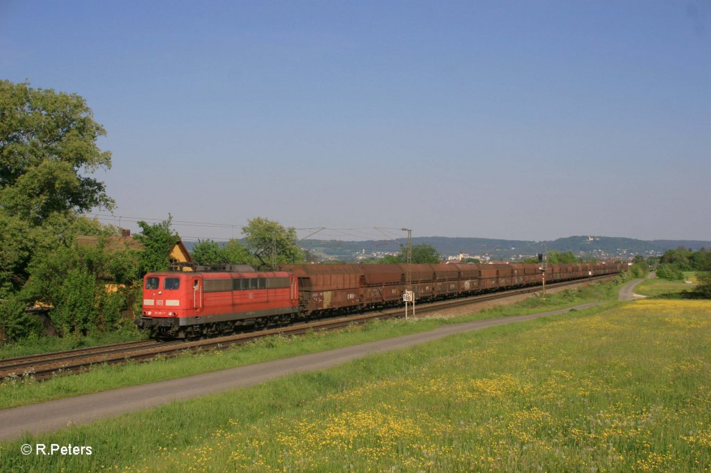 151 081-7 mit leer Kohlezug bei Plling. 13.05.11