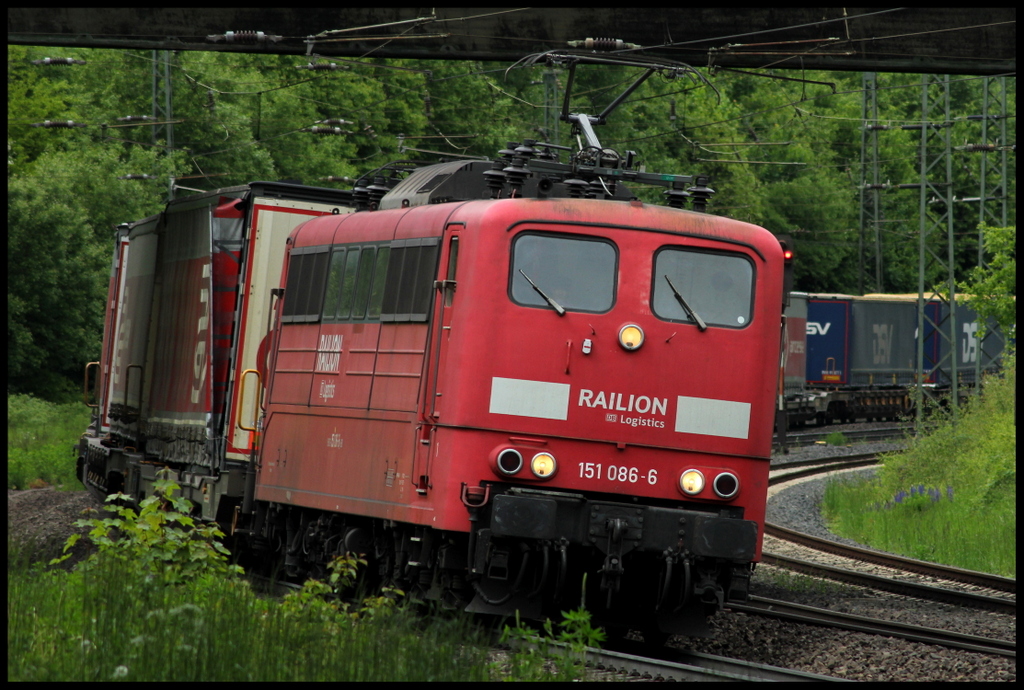 151 086 mit Gterzug am 30.05.13 in Gtzenhof