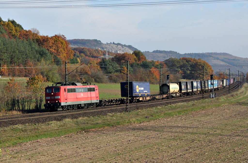 151 126 mit Gterzug am 06.11.11 bei Harrbach