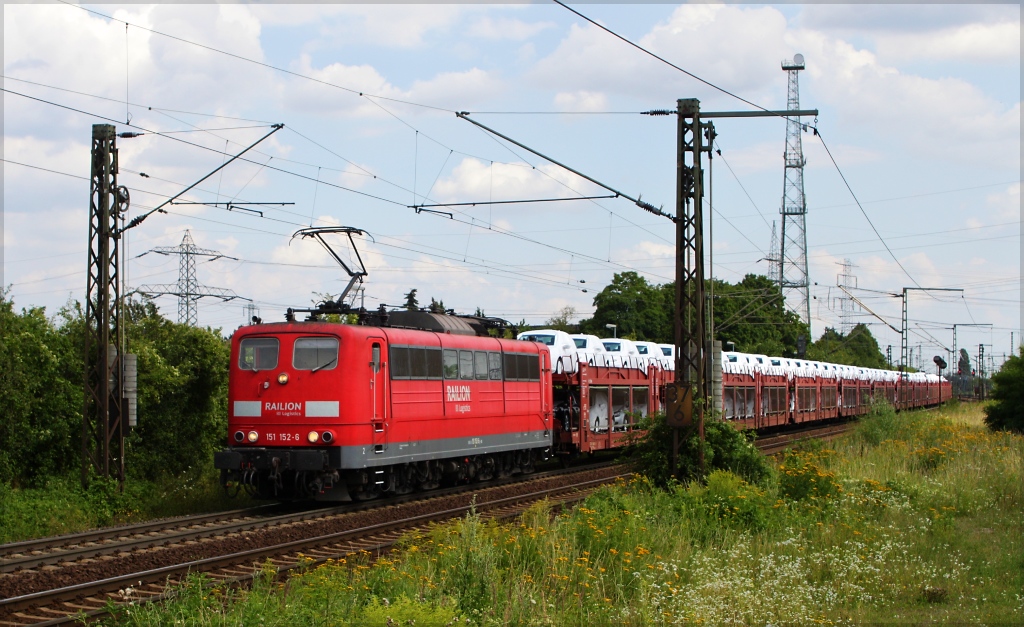 151 152 mit einem Autozug am 03.08.12 in Ahlten