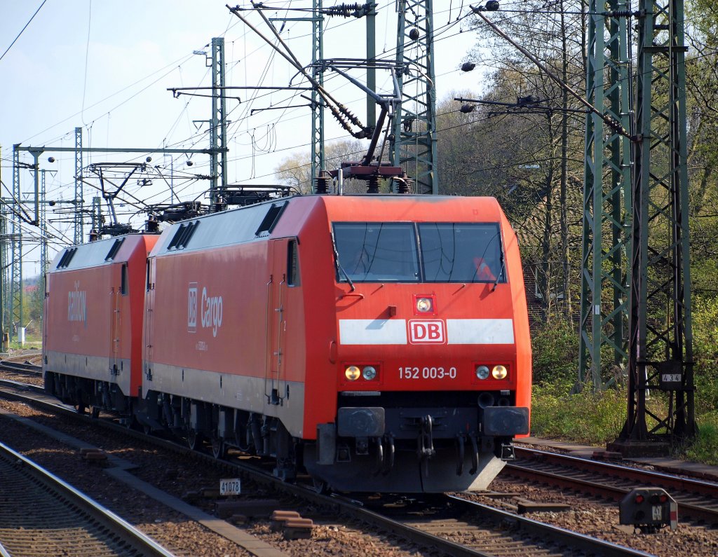 152 003-0 und eine weitere 152 fuhren am 24.4 durch Hamburg-Harburg.