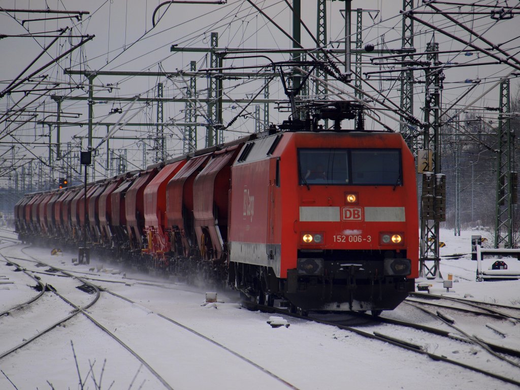 152 006-3 fuhr mit einem Gz durch den Mastenwald in Hamburg-Harburg am 30.1.