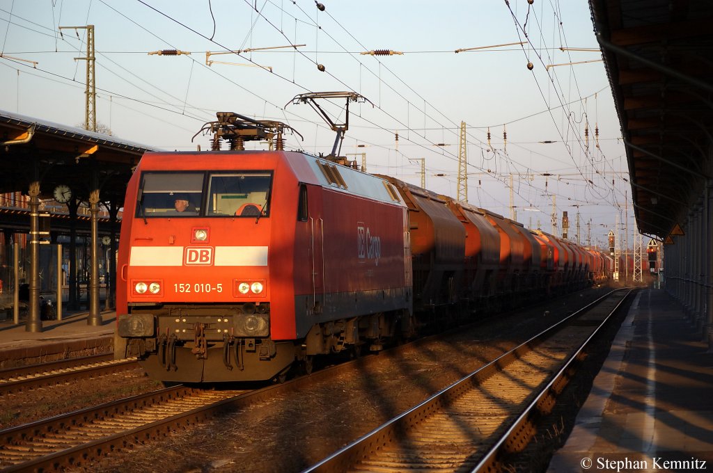 152 010-5 mit einem Tanoos Ganzzug, aus Zielitz von K+S KALI GmbH, in Stendal in Richtung Wittenberge unterwegs. 01.03.2011