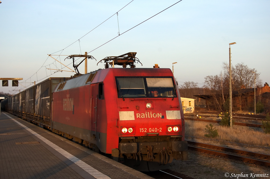 152 040-2 mit dem Mega Kombi von Lichterfelde West nach Kln-Niehl in Rathenow. 27.03.2012