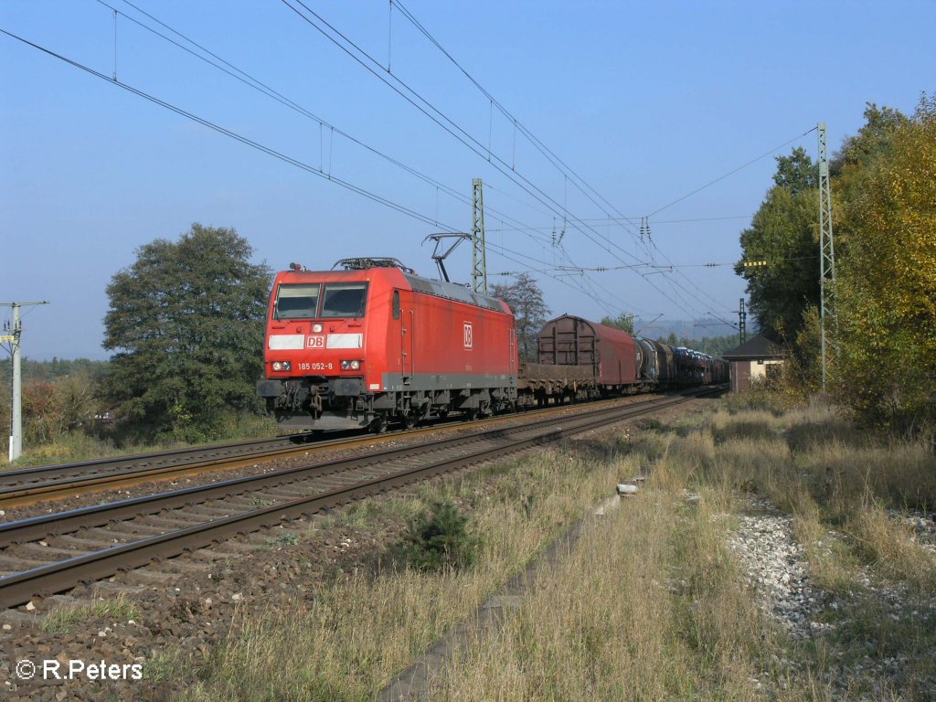 152 052-8 zieht bei Sengenthal ein gemischten Gterzug. 25.10.08
