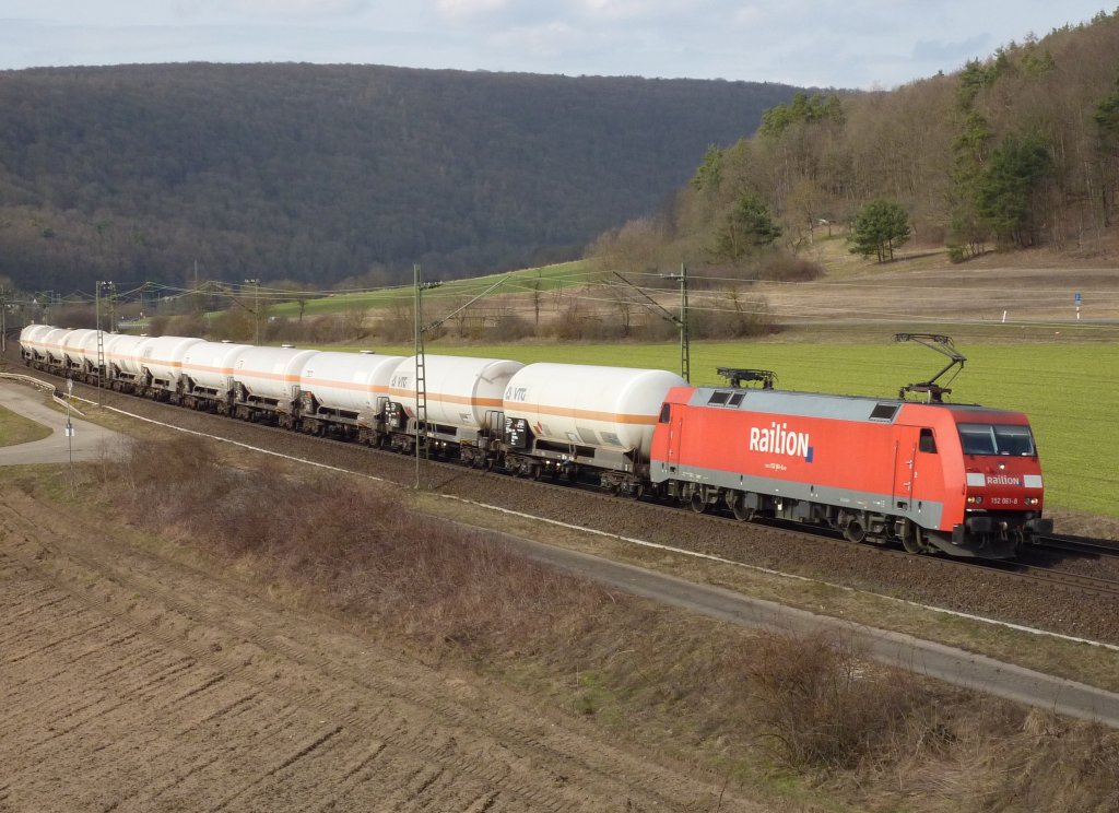 152 061-8 mit Gaskesselwagen am 19.03.10 bei Harrbach