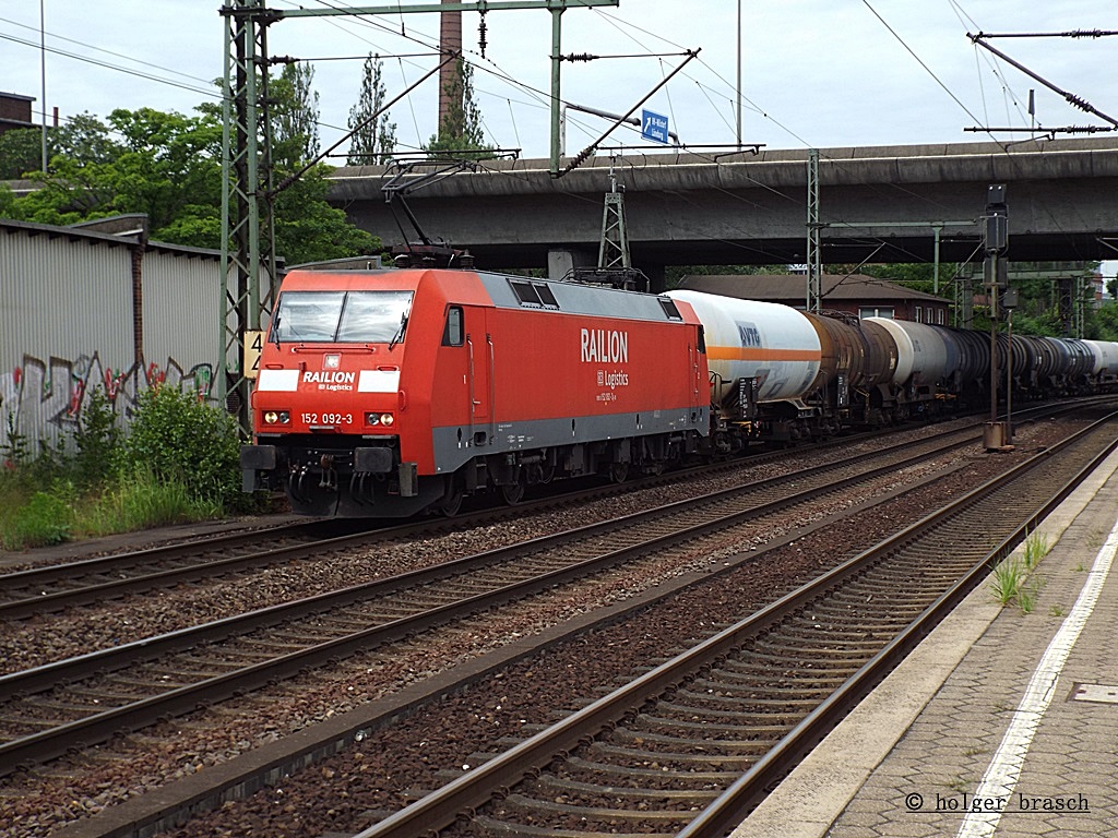 152 092 ist mit einen tankzug am 18.06.13 durch harburg gefahren