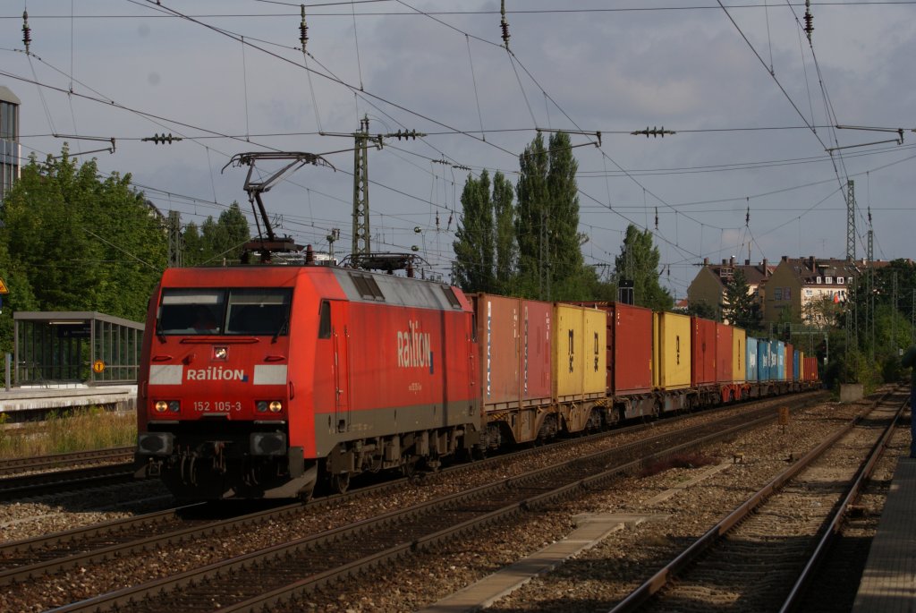 152 105-3 mit einem Containerzug in Mnchen heimeranplatz am 14.08.2010