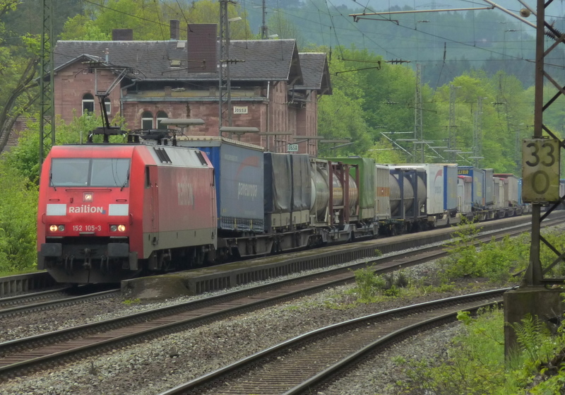 152 105 mit Gterzug am 20.05.10 in Jossa