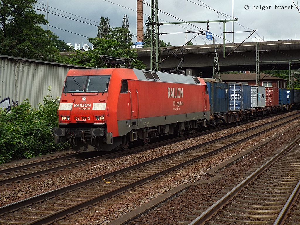 152 109-5 ist mit einen intermodal , am 25.06.13 durch harburg gefahren