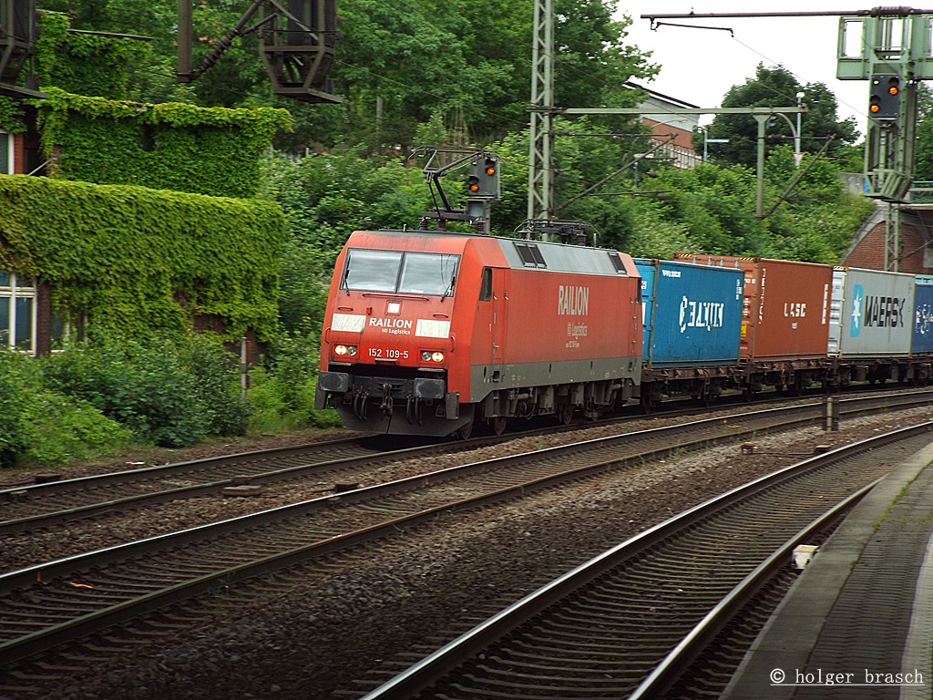 152 109-5 wartate auf grnes licht mit einen intermodal am 25.06.13