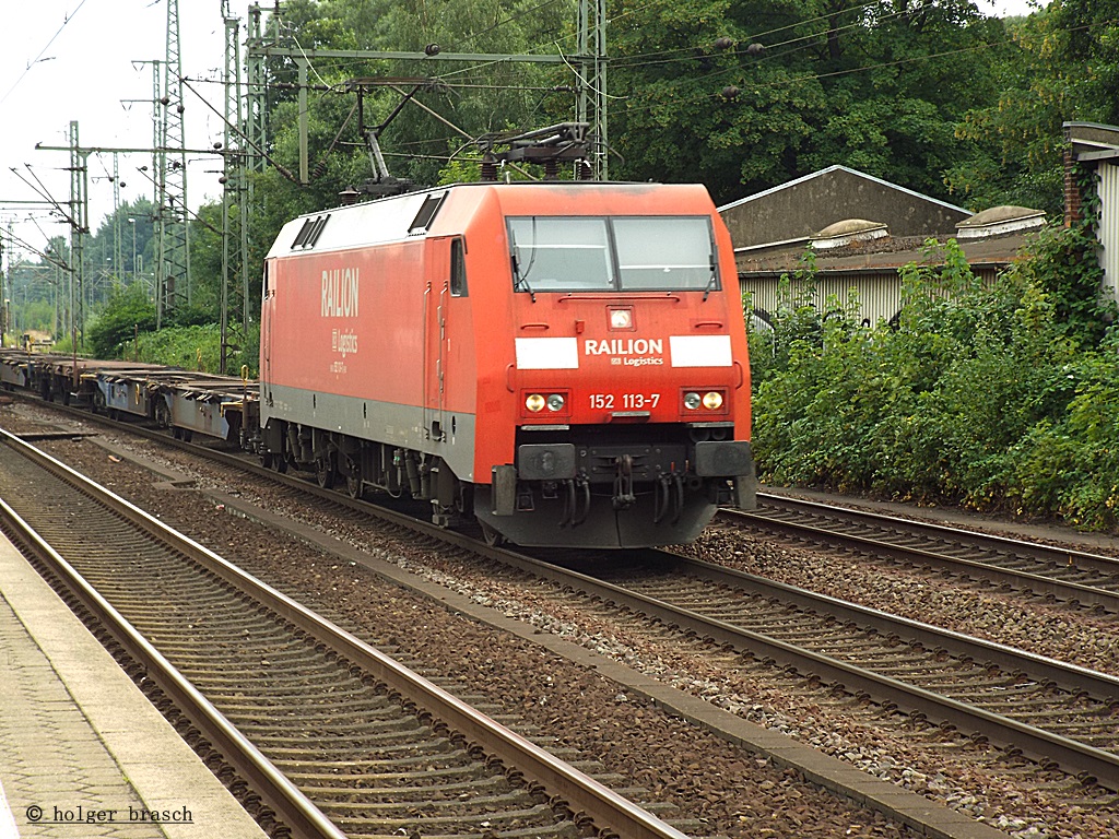 152 113-7 ist mit einen leeren ganzzug am 27.07.13 durch harburg gefahren