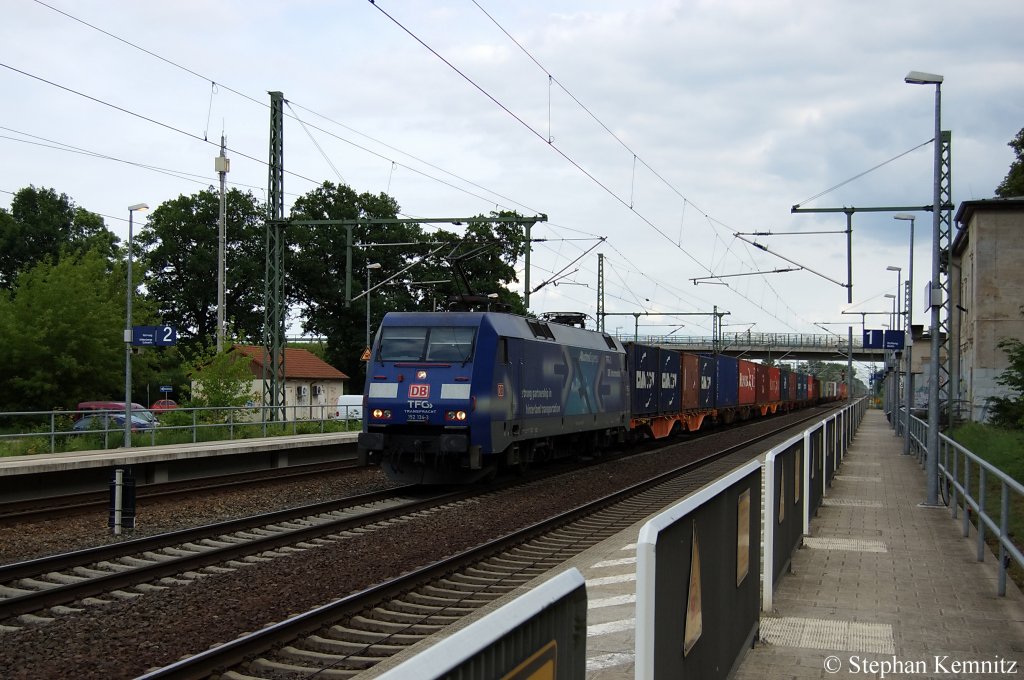 152 134-3 mit Containerzug in Friesack(Mark) in Richtung Neustadt(Dosse) unterwegs. 09.06.2011