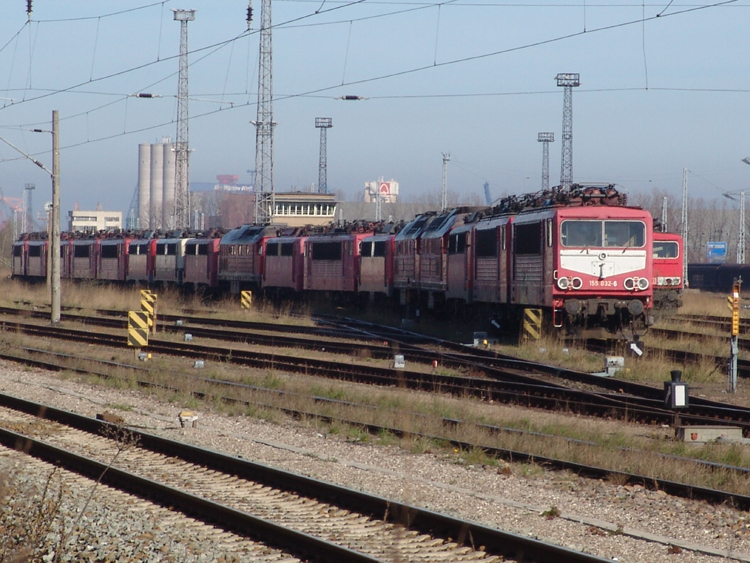 155 032-6 abgestellt in Hhe Hp Rostock-Toitenwinkel(13.04.07)