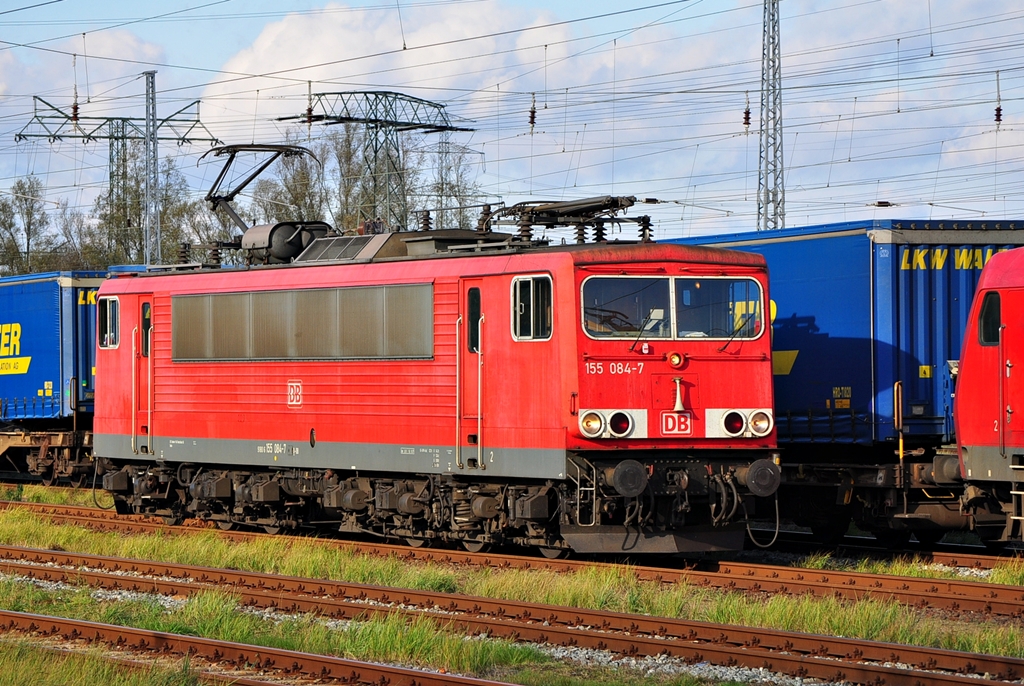 155 084 zeigt sich am 02.11.2012 in Rostock-Seehafen.