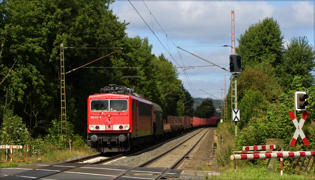 155 107 mit einem gemischten Gterzug von Hagen nach Kreuztal am 01.09.12 in Eichen