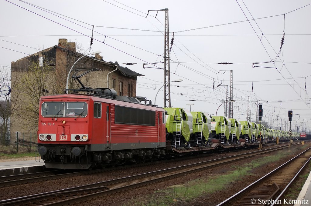 155 113-4 mit Claas 430 Tucano Ganzzug in Priort in Richtung Marquardt unterwegs. 05.04.2011